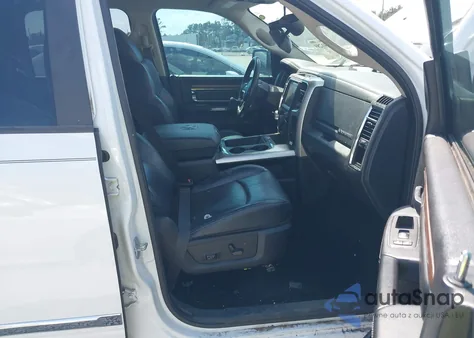 2015 Ram 1500 Laramie z USA, uszkodzony, nr VIN 1C6RR6NT6FS761980